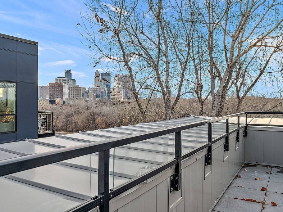 Stylish 1BR · NE Minneapolis - Photo 3