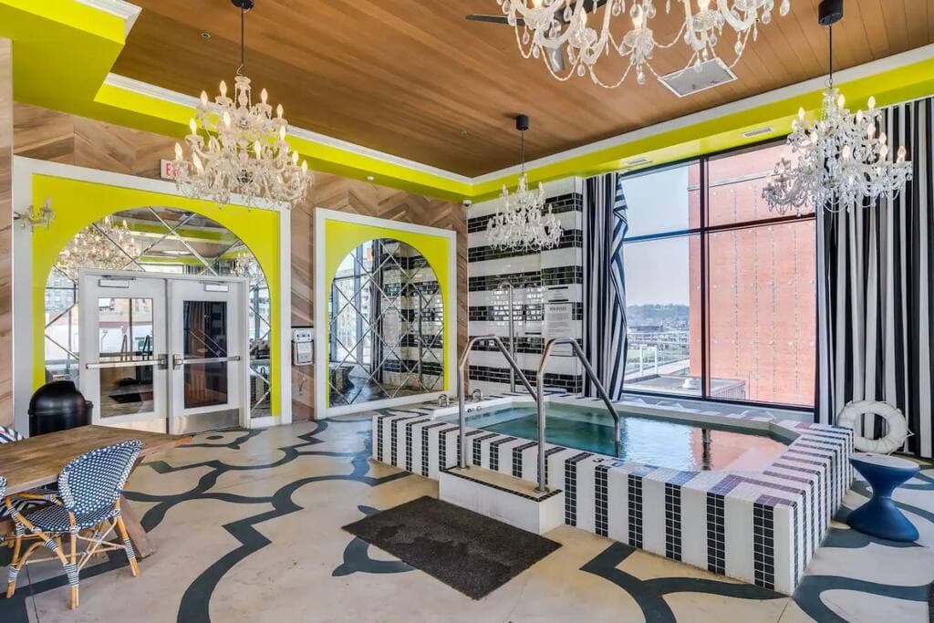 OTR Stadium Loft · Cincinnati - Photo 5